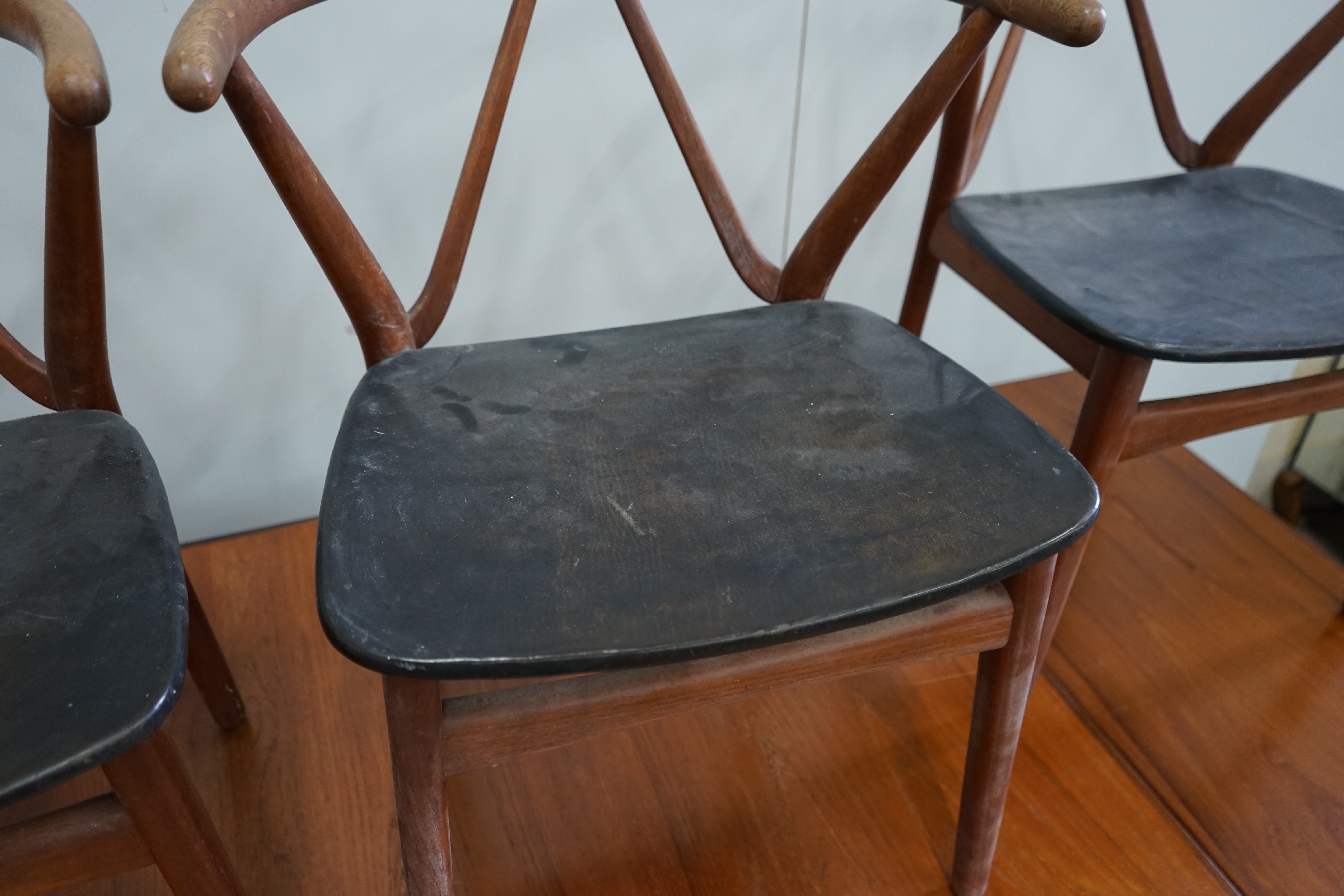 Henning Kjaernulf for Bruno Hansen, four Model 225 'Wishbone' teak dining chairs, width 55cm, depth 44cm, height 64cm and a rectangular extending teak dining table, 244cm extended, width 89cm, height 72cm